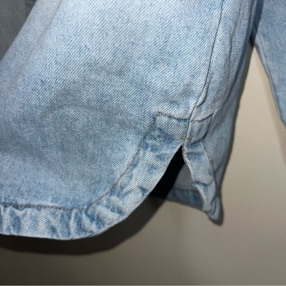 Celebrity Pink Shacket Light Wash Denim Button Front Size Medium - Picture 13 of 13